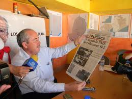 2 - 1 fede leonel leyendo el periodico