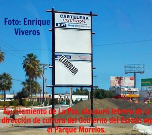 2 - 1 clausura ayuntamiento letrero del gobierno estatal