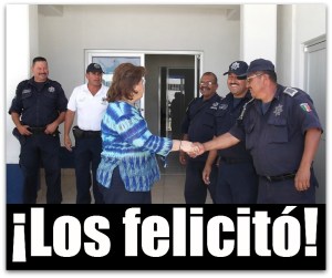 2 - 1 alcaldesa esthela ponce con policias de la paz 4253563