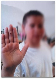 2 - 1 acusan a profesor de morder a niño 001