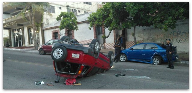 2 - 1 volcadura 5 de mayo hoy temprano
