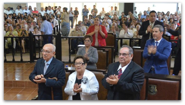 2 - 1 armando homenaje congreso