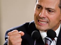 2 - 1 fede peña nieto en estrado