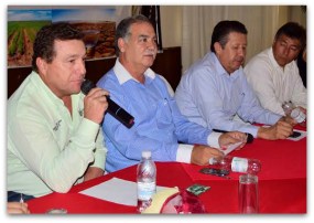 2 - 1 agua embotellada isaias gonzalez 002