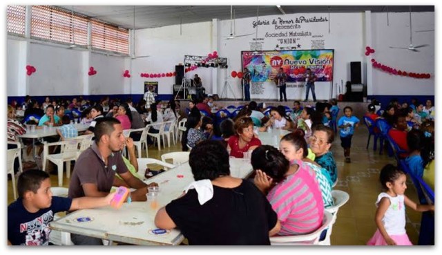 2 - 1 senador isaías con su equipo 002