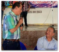 2 - 1 senador isaias con su equipo 003