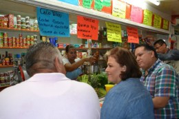 2 - 1 isaias con esthela en el mercado