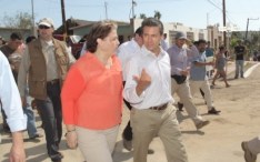 2 - 1 fede esthela con el presi enrique peña nieto