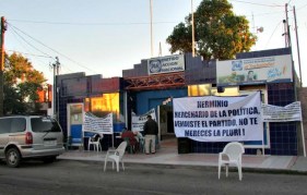 MANIFESTACION AFUERA DEL PAN