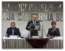 2 gallo en su informe