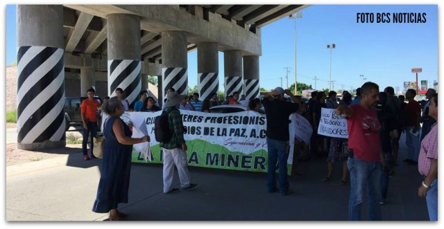 0 a bloqueo carretera aeropuerto la paz