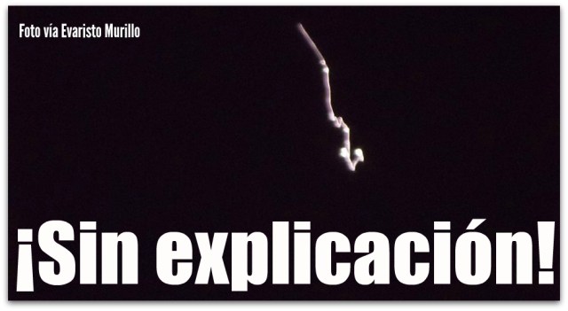 0 objeto luminoso en cielo de la paz una señal extraña que aterrizo en carretera a los planes