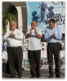 0 a a a a alcalde armando martinez y director de policia