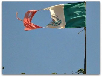 0 a bandera de mexico rota