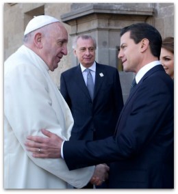 0 a fede peña nieto con el papa
