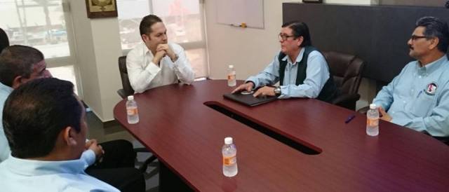 o a luis araiza con lideres sindicales