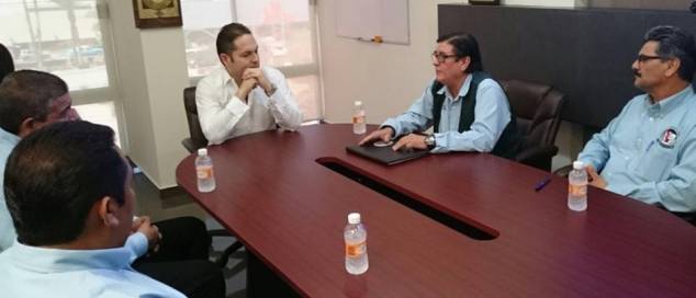 o a luis araiza con lideres sindicales