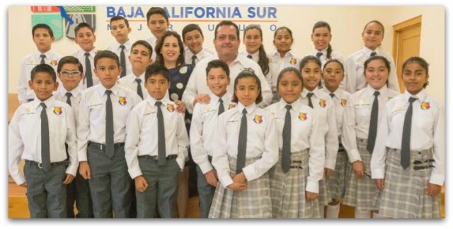 0 a gobernador y niños del parlamento infantil