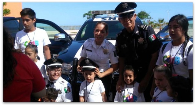 0 a a policia federal con niños crit teleton la paz