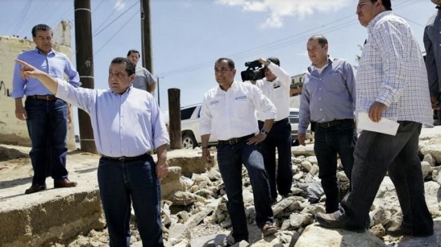 0 a carlos mendoza davis y arturo de la rosa daños javier