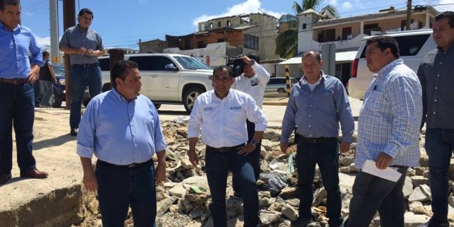 arturo de la rosa con carlos mendoza en la emergencia de javier