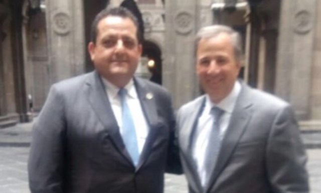 0-a-a-carlos-mendoza-con-meade-kuribrena