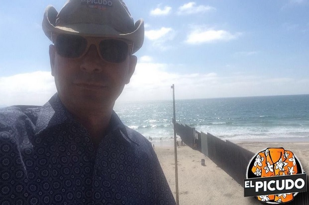 0 a joel macias de lara el picudo en la playa tijuana