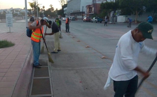 barrer-en-la-paz-malecon
