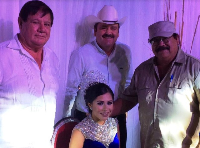 0-a-a-a-reina-de-puerto-san-carlos