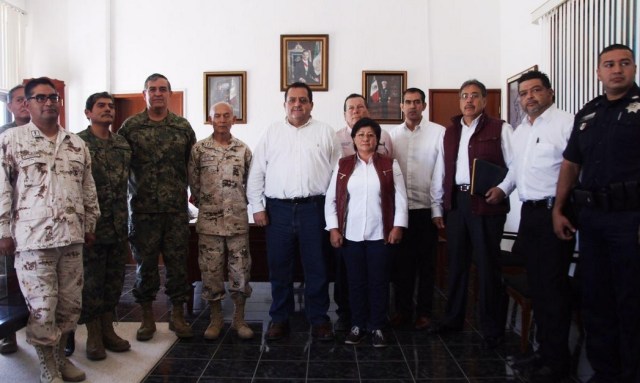 0-a-a-alcaldesa-de-mulege-con-carlos-mendoza-davis