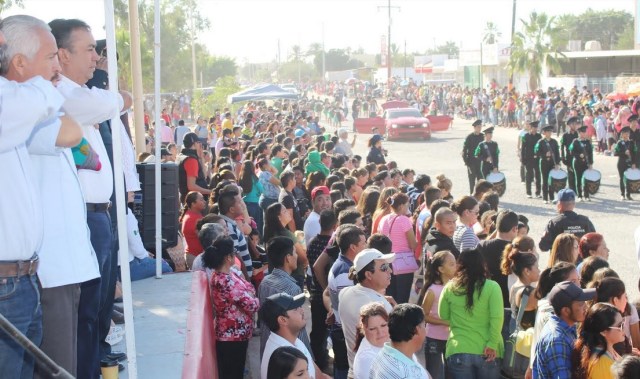 0-a-a-desfile-comondu-01