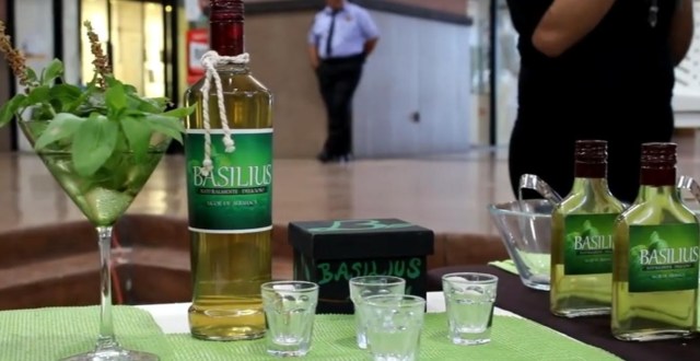 0-a-a-a-albahaca-licor-basilus