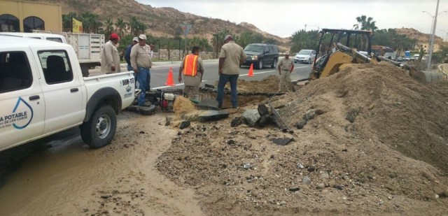 0-a-a-a-fugas-acueducto-cabo-san-lucas-agua