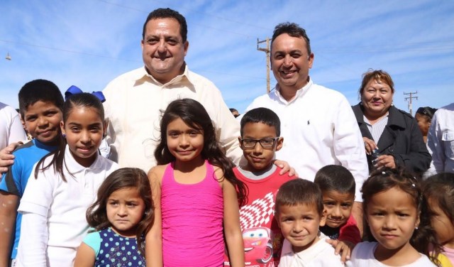 0-a-a-acarlos-mendoza-davis-con-pelayo