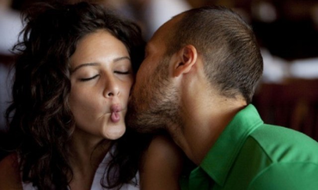 0-a-a-a-saludo-de-beso