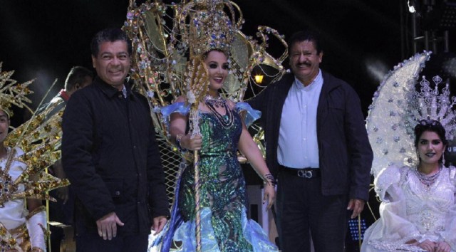 0-a-a-reina-carnaval-la-paz-2016